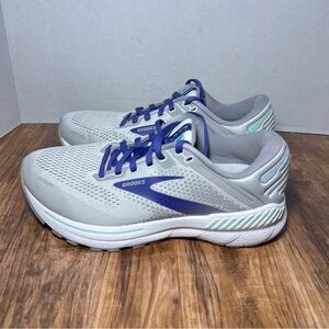 Brooks Adrenaline GTS 22 Women’s size 7.5 2E